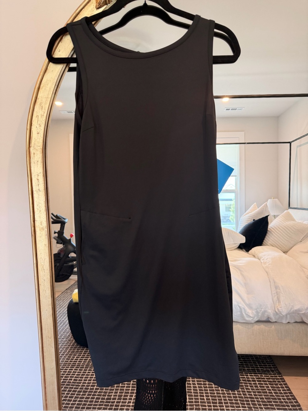 Columbia Black Sleeveless Mini Shift Dress